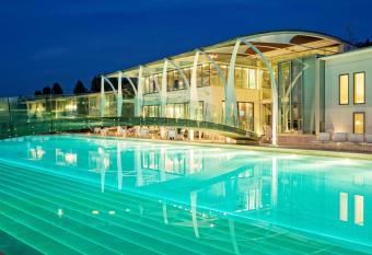 Riviera Golf Resort has Balcony rooms