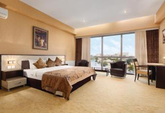 Days Hotel By Wyndham Baku has Smoking rooms