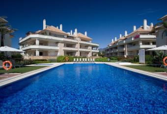 Apt 311 Heaven Beach Apartments, Guadalmansa Playa allows 18 year olds to book a room