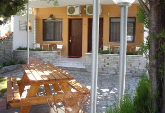 MAISTRALI STUDIOS APARTMENTS has Balcony rooms