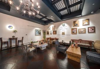 Le Mong Hotel -Mong has rooms with a private hot tub