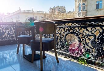 Travel Inn Hostel has Balcony rooms