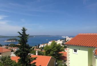 Apartments Jakic 1 has Balcony rooms