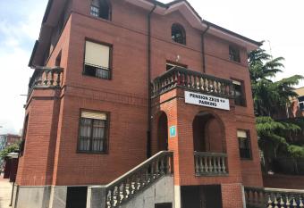 Pensi  n Zeus allows 18 year olds to book a room