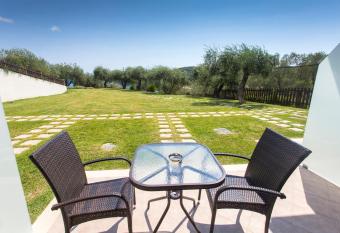 Pelagos has Balcony rooms