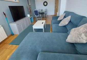 El Silencio de Galadhrim allows 18 year olds to book a room