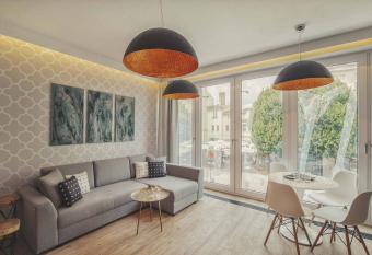 Montevideo Centrum 2 allows 18 year olds to book a room