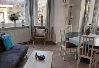 Soucis au vent allows 18 year olds to book a room