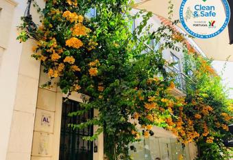 Senhor Gigi allows 18 year olds to book a room