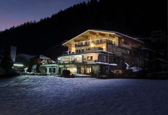 Hotel Garni Pinzgau, Bernd H  ttl has Balcony rooms