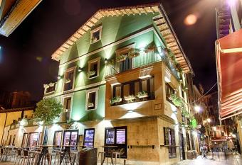 Le Petit Le  n allows 18 year olds to book a room