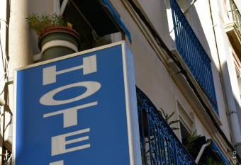 H  tel Confort allows 18 year olds to book a room