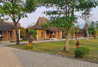 Balkondes Wanurejo has Balcony rooms