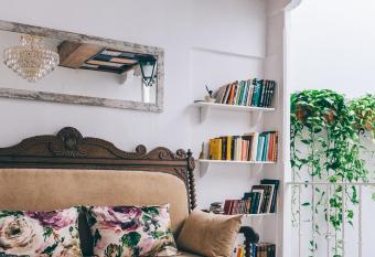 Alc  zar de Mar  a allows 18 year olds to book a room