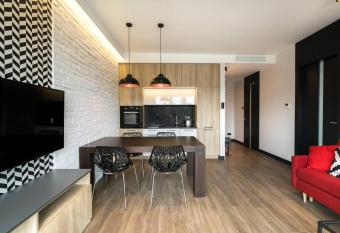 Montevideo Centrum 15 allows 18 year olds to book a room