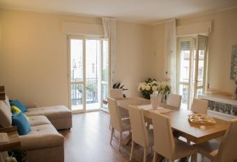 APRILE Bed and Breakfast has Balcony rooms