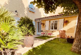 Maison d h  tes chez Aud has Balcony rooms