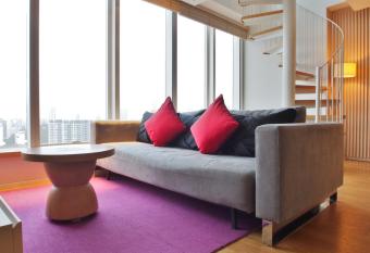 Hotel Madera Hong Kong has rooms with a private hot tub