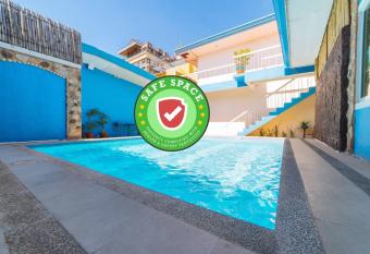 RedDoorz near Walking Street Angeles City allows 18 year olds to book a room