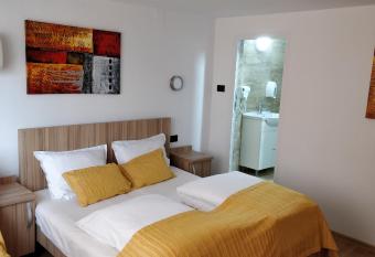 Pensiunea Sergiu & Geanina has Balcony rooms