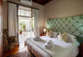 The Habit Guesthouse has Balcony rooms