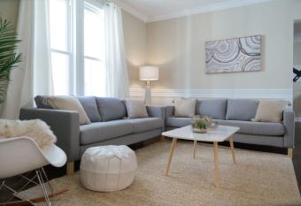 3BR Suburban Home, Parking near O'Hare & Downtown allows 18 year olds to book a room