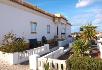 Casa Esqu  vel allows 18 year olds to book a room