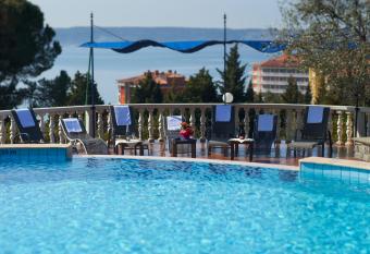 Hotel Tomi has Balcony rooms