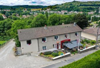 H  tel Le Pommeil has Balcony rooms
