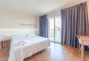 Dynamic Hotels Caldetes Barcelona has Balcony rooms