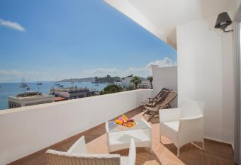 Akkan Hotel has Balcony rooms