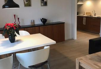 S  husets anneks1 allows 18 year olds to book a room