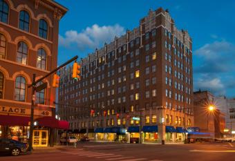 Hampton Inn Indianapolis Downtown Across from Circle Centre allows 18 year olds to book a room