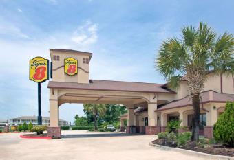 Super 8 by Wyndham Humble - Atascocita - FM 1960 I-69 has Smoking/Balcony rooms