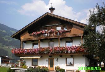 Haus Weitenstich has Balcony rooms