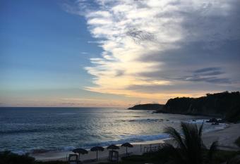 Manta Raya Hotel - right on the beach has Balcony rooms