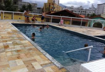 Praia Grande cond clube feirinha churras na sacada allows 18 year olds to book a room