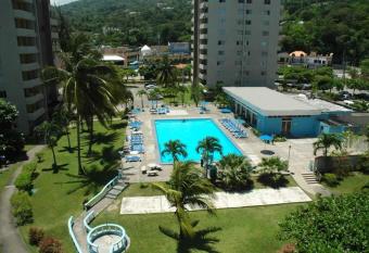 Ambleside & Turtle beach towers allows 18 year olds to book a room