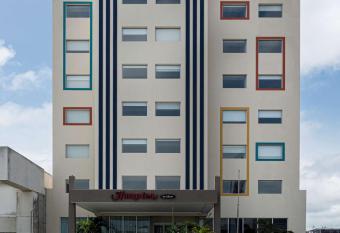 Hampton by Hilton Veracruz Boca Del Rio allows 18 year olds to book a room