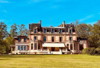 Ch  teau de Cr  nille allows 18 year olds to book a room