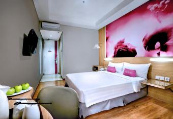 favehotel Pasar Baru allows 18 year olds to book a room