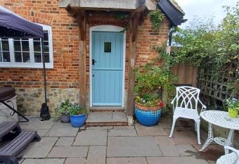 The Annexe with Hot Tub has Balcony rooms