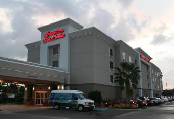 Hampton Inn & Suites Houston-Bush Intercontinental Airport allows 18 year olds to book a room