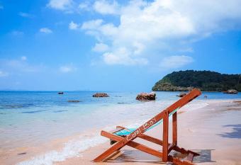 Koh Jum Coral Bay Resort has Balcony rooms