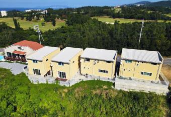 Irie House -SEVEN Hotels and Resorts- allows 18 year olds to book a room