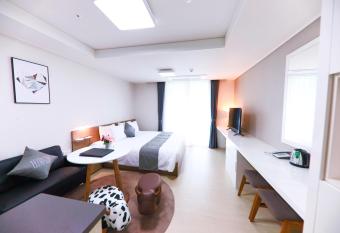 Geoje Leein Stay Hotel has Balcony rooms