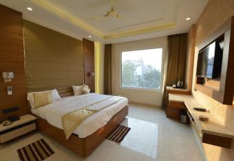 Hotel RR 62 allows 18 year olds to book a room