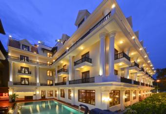 Royal Crown Hotel & Spa has Balcony rooms