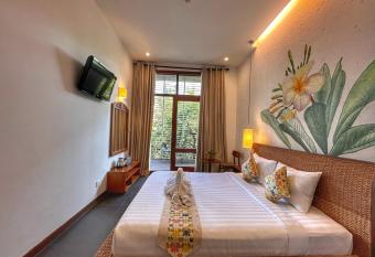 Monsoon Riverside Hotel allows 18 year olds to book a room