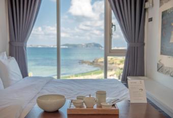Chuidasun Resort Tea & Meditation allows 18 year olds to book a room